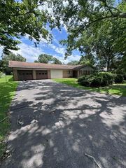 616 Pine Circle, Seabrook, TX 77586