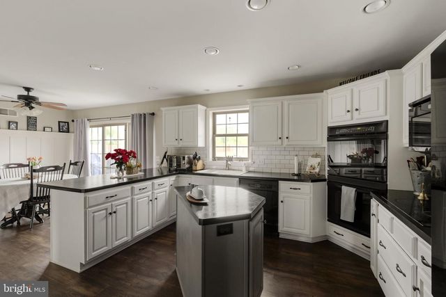 154 HOLLOW RD, New Providence, PA 17560