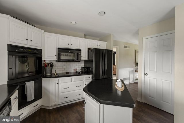 154 HOLLOW RD, New Providence, PA 17560