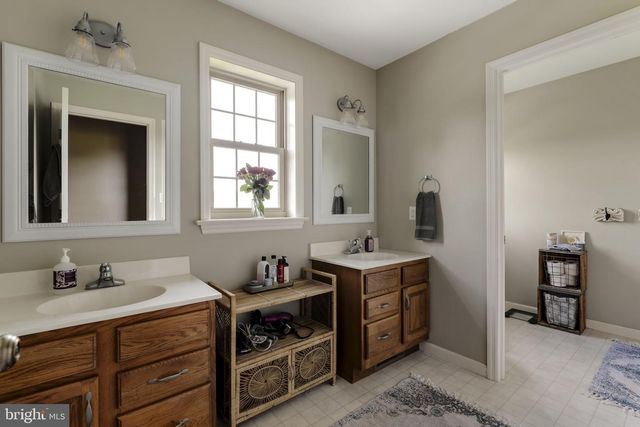 154 HOLLOW RD, New Providence, PA 17560
