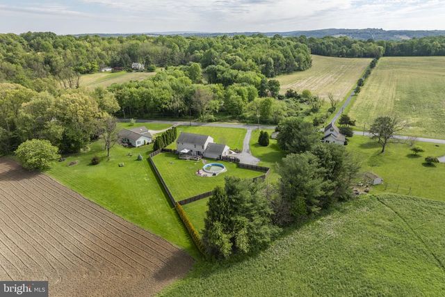 154 HOLLOW RD, New Providence, PA 17560
