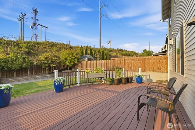 16403 22nd Street E, Lake Tapps, WA 98391