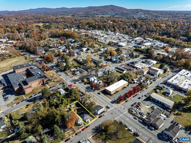 903 CHARLTON AVE, Charlottesville, VA 22903