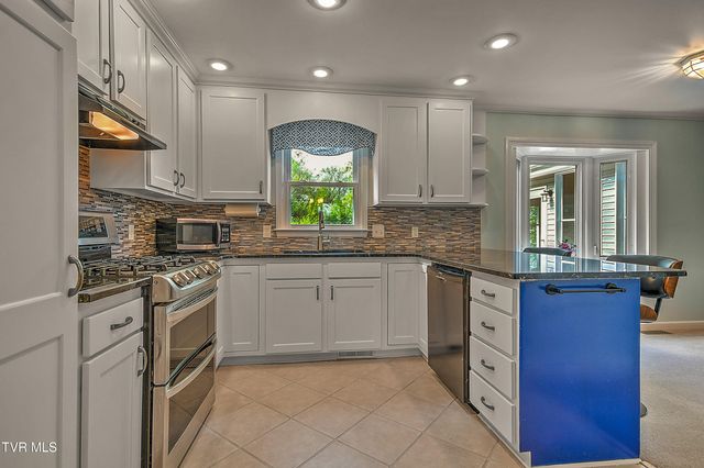 308 Appleberry Circle, Kingsport, TN 37663