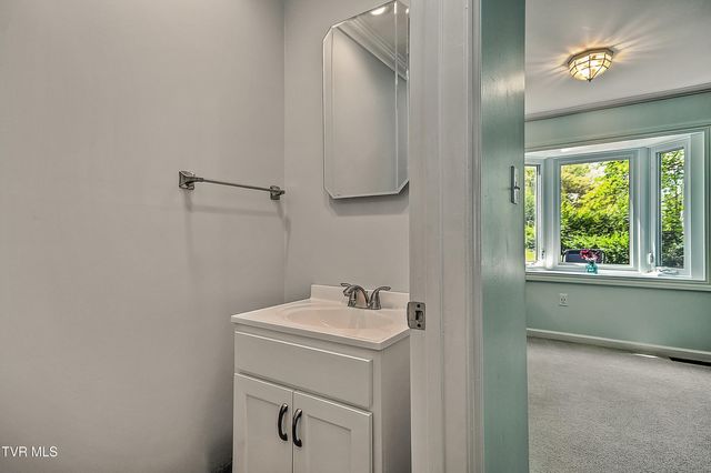 308 Appleberry Circle, Kingsport, TN 37663