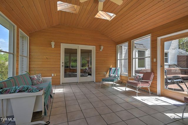 308 Appleberry Circle, Kingsport, TN 37663