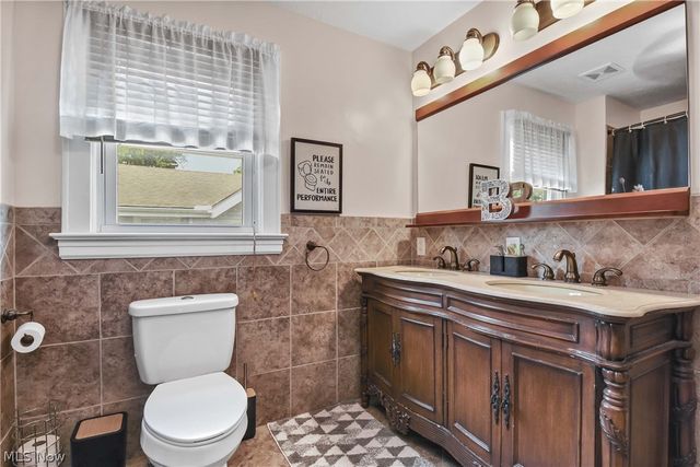 1944 E 45th Street, Ashtabula, OH 44004