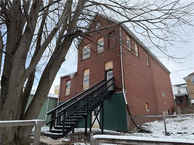 244-246 Brown St, Everson, PA 15631