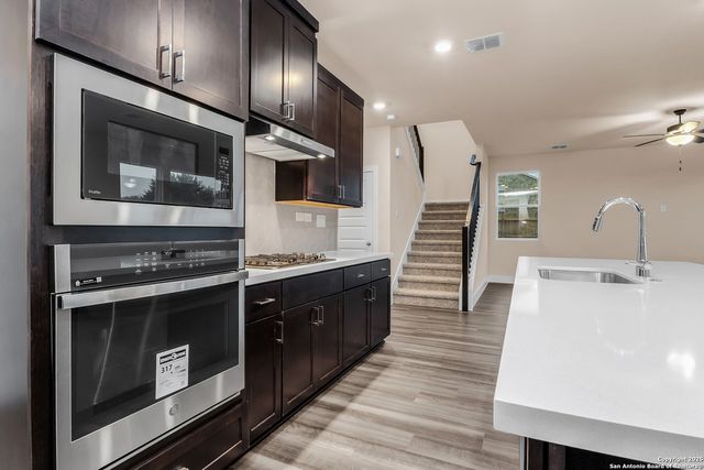 7230 walker loop, San Antonio, TX 78233