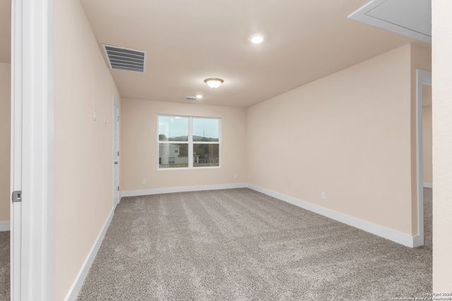 7230 walker loop, San Antonio, TX 78233