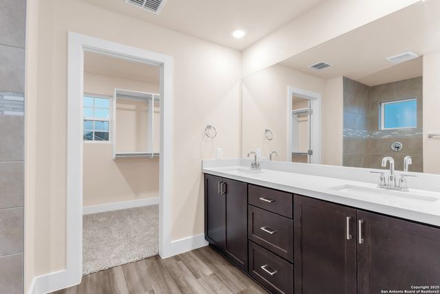 7230 walker loop, San Antonio, TX 78233