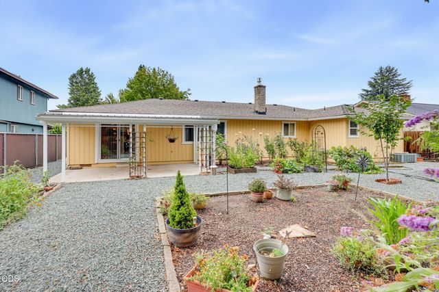 732 Sandra Lane, Central Point, OR 97502