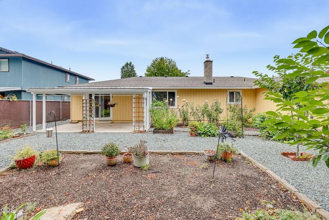 732 Sandra Lane, Central Point, OR 97502