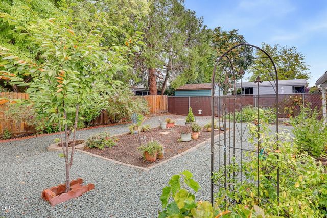 732 Sandra Lane, Central Point, OR 97502