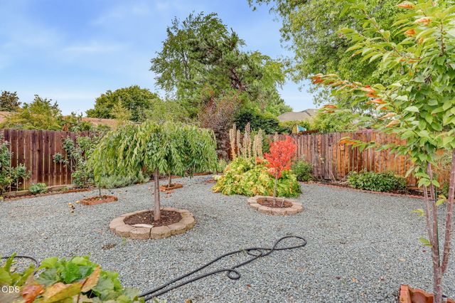 732 Sandra Lane, Central Point, OR 97502