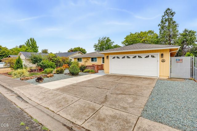 732 Sandra Lane, Central Point, OR 97502