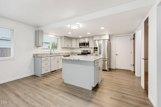 732 Sandra Lane, Central Point, OR 97502