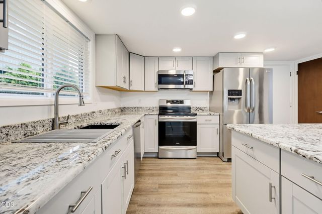 732 Sandra Lane, Central Point, OR 97502