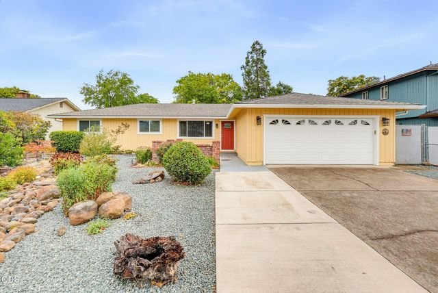 732 Sandra Lane, Central Point, OR 97502