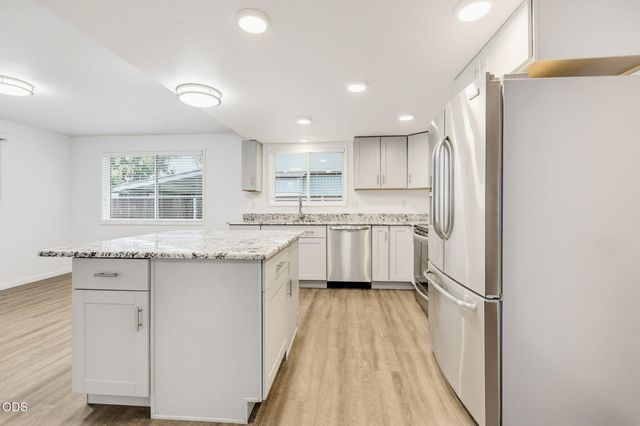 732 Sandra Lane, Central Point, OR 97502