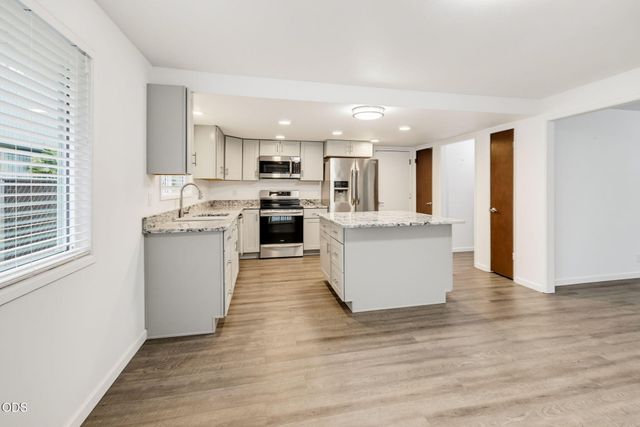 732 Sandra Lane, Central Point, OR 97502