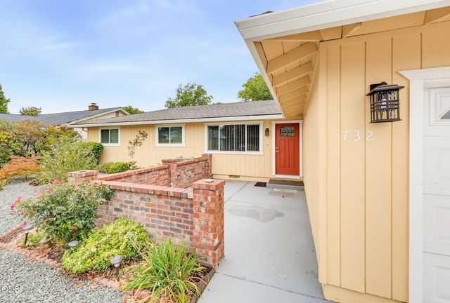 732 Sandra Lane, Central Point, OR 97502