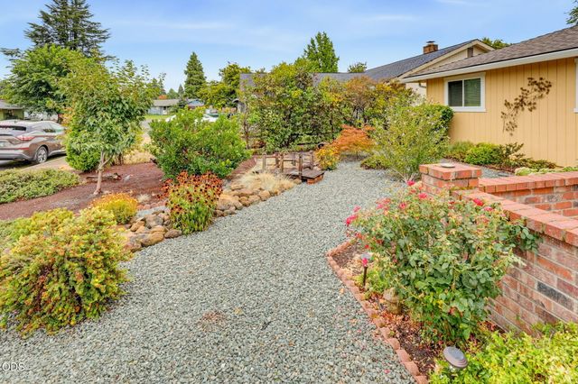 732 Sandra Lane, Central Point, OR 97502