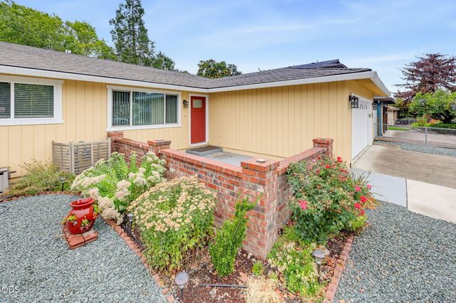 732 Sandra Lane, Central Point, OR 97502