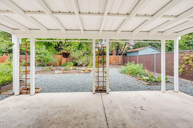 732 Sandra Lane, Central Point, OR 97502