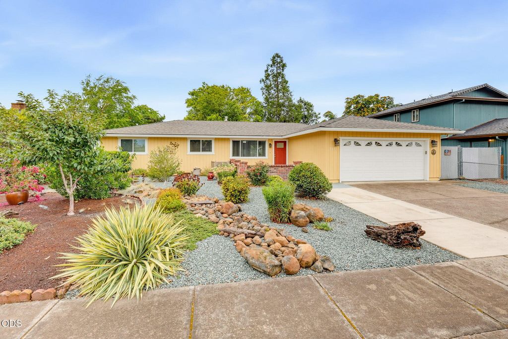 732 Sandra Lane, Central Point, OR 97502