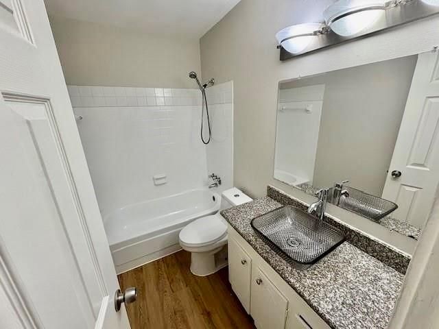 2101 Fountain View Drive 14, Houston, TX 77057