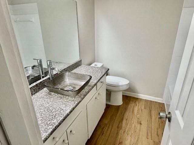 2101 Fountain View Drive 14, Houston, TX 77057