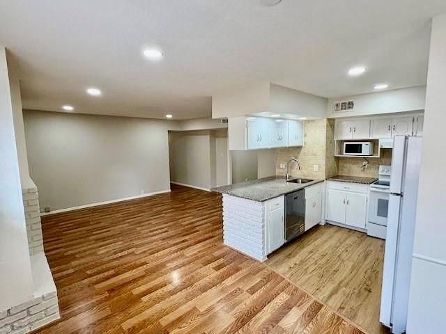 2101 Fountain View Drive 14, Houston, TX 77057