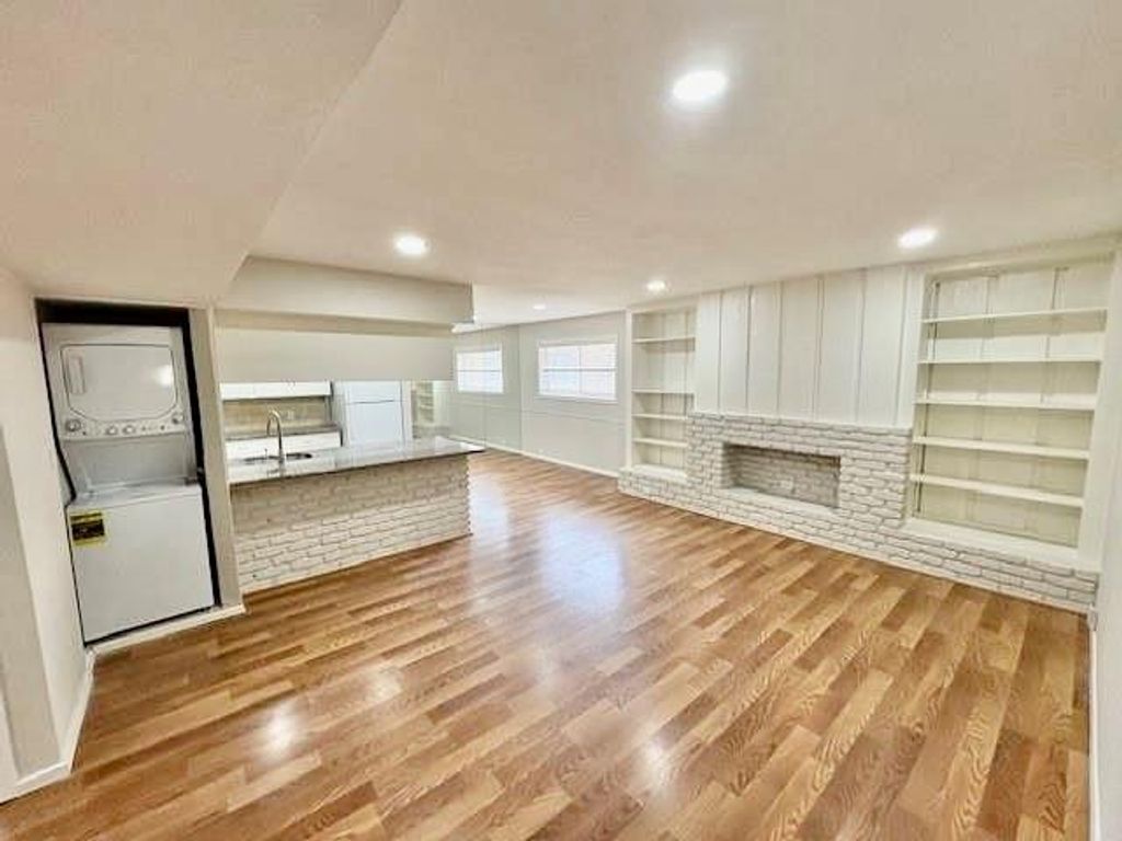 2101 Fountain View Drive 14, Houston, TX 77057