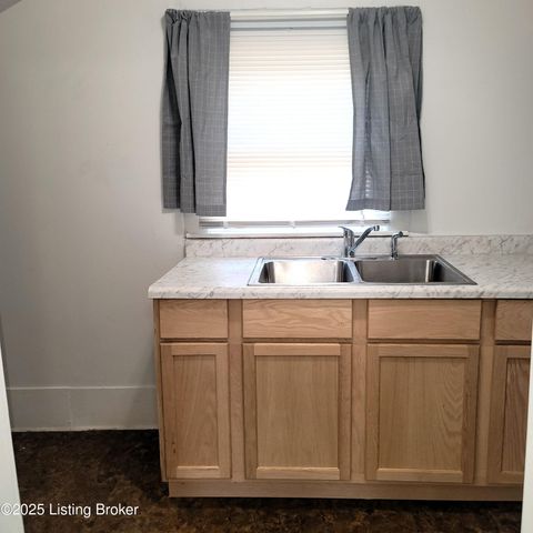 1121 Larchmont Ave, Louisville, KY 40215