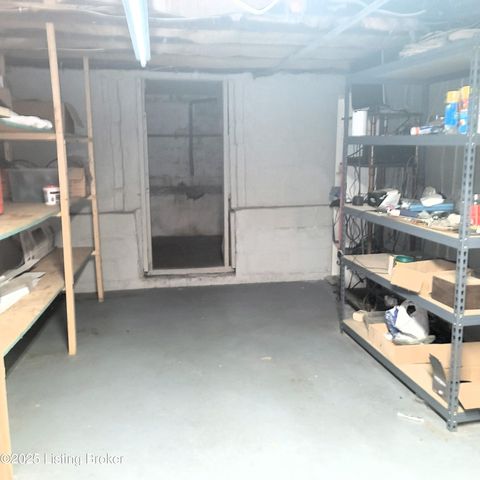 1121 Larchmont Ave, Louisville, KY 40215