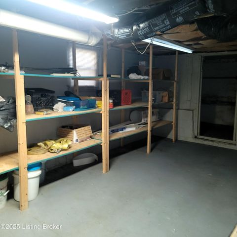 1121 Larchmont Ave, Louisville, KY 40215