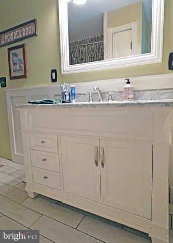 25 ELVIN AVE, Penns Grove, NJ 08069