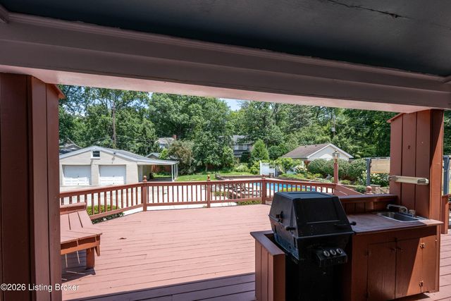 3227 Robin Rd, Louisville, KY 40213