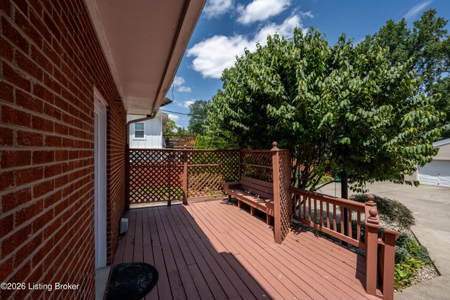 3227 Robin Rd, Louisville, KY 40213