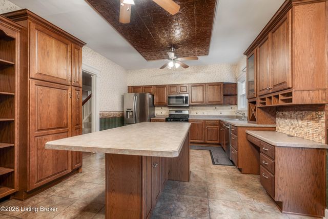 3227 Robin Rd, Louisville, KY 40213