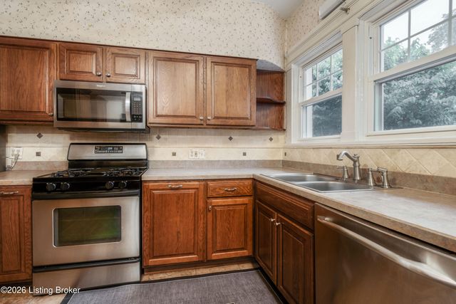 3227 Robin Rd, Louisville, KY 40213