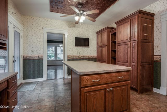 3227 Robin Rd, Louisville, KY 40213