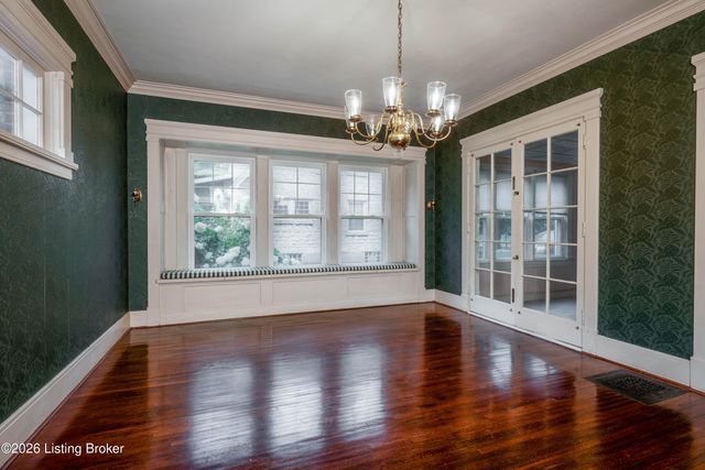 3227 Robin Rd, Louisville, KY 40213