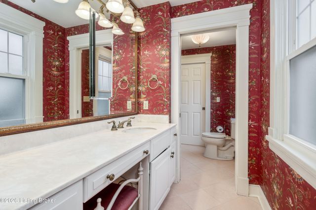 3227 Robin Rd, Louisville, KY 40213