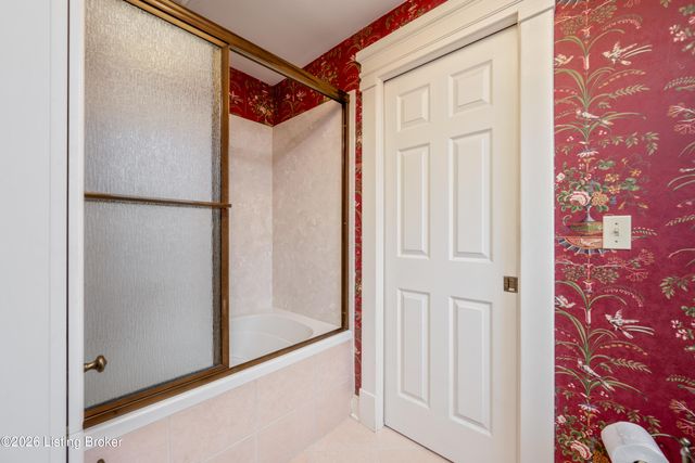 3227 Robin Rd, Louisville, KY 40213