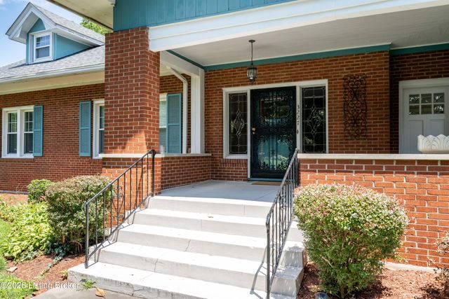 3227 Robin Rd, Louisville, KY 40213