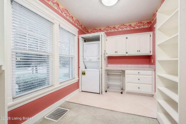 3227 Robin Rd, Louisville, KY 40213