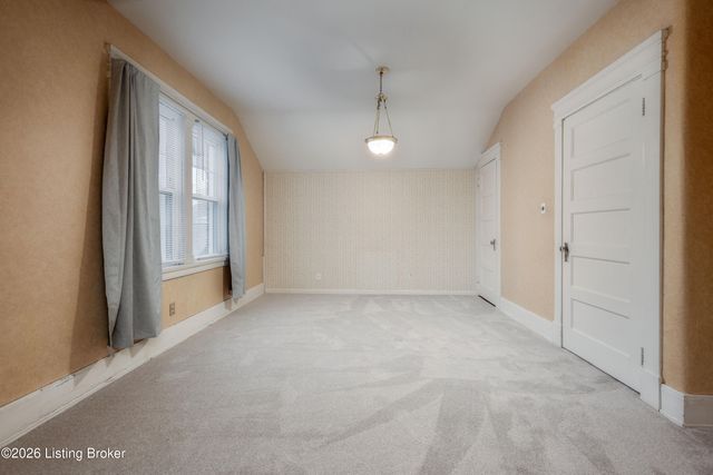 3227 Robin Rd, Louisville, KY 40213