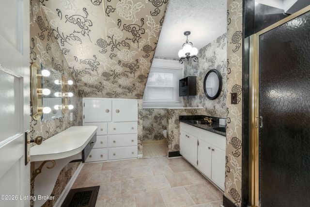 3227 Robin Rd, Louisville, KY 40213